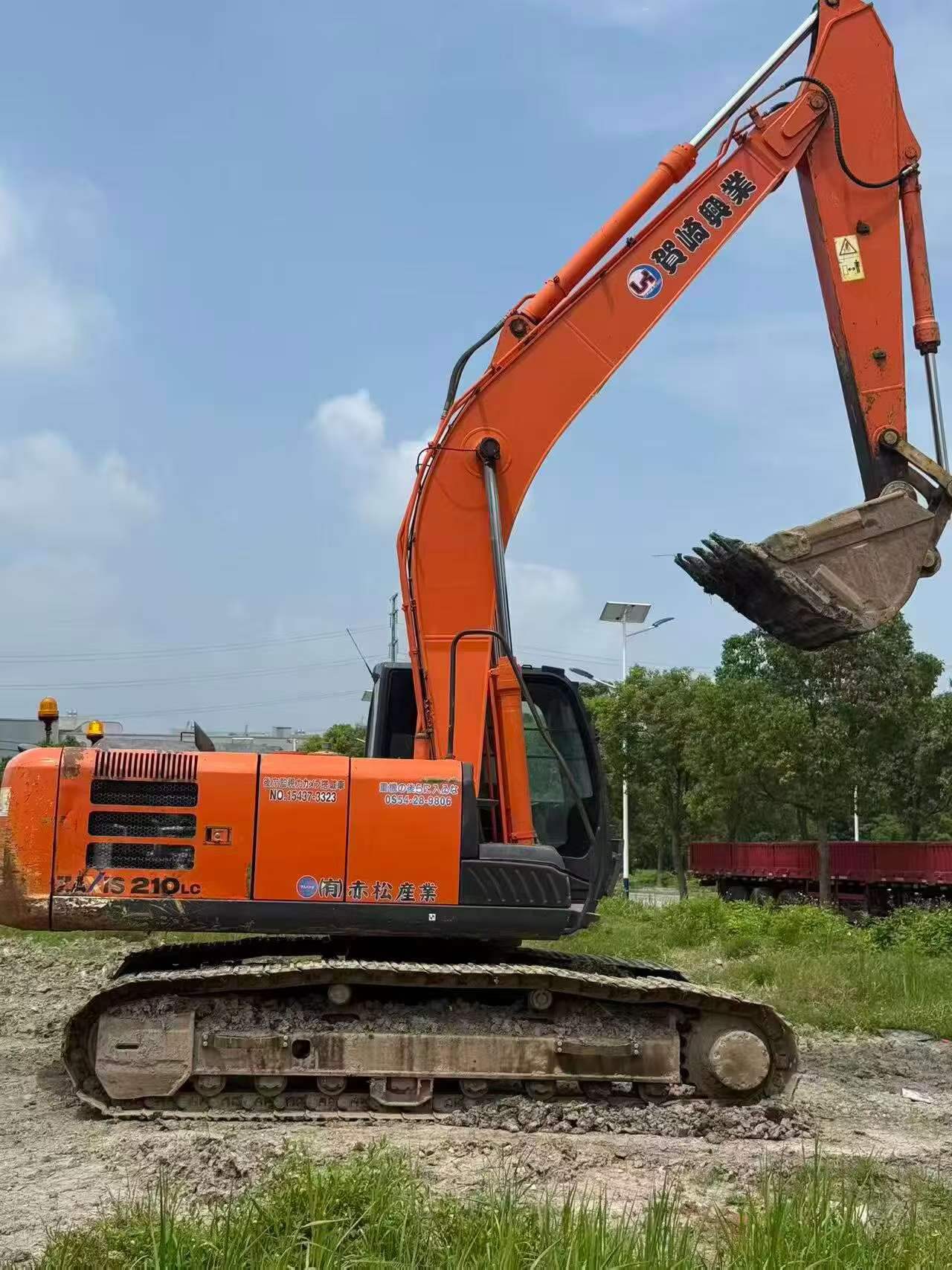 Buy Hitachi ZL210LC-5G Used Excavator / 3