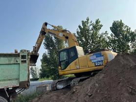 Buy Komatsu PC200-7 Used Excavator / 2 Buy Komatsu PC200-7 Used Excavator / 2