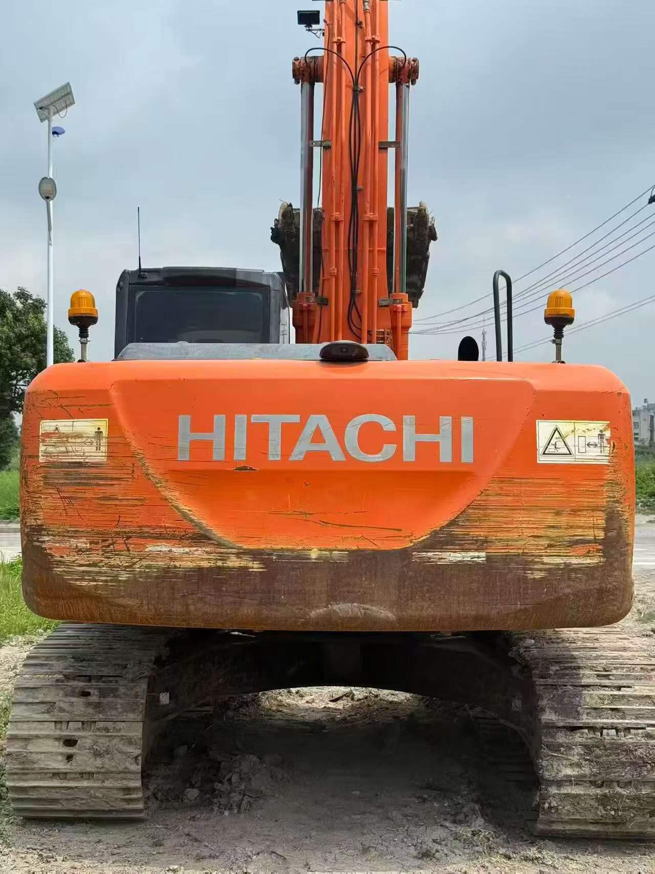 Buy Hitachi ZL210LC-5G Used Excavator / 4
