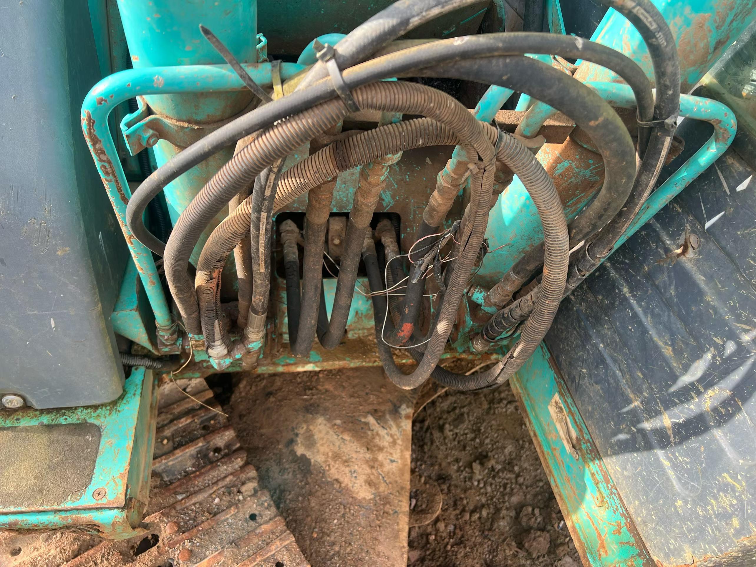 Buy Kobelco SK135 Used Excavator / 2