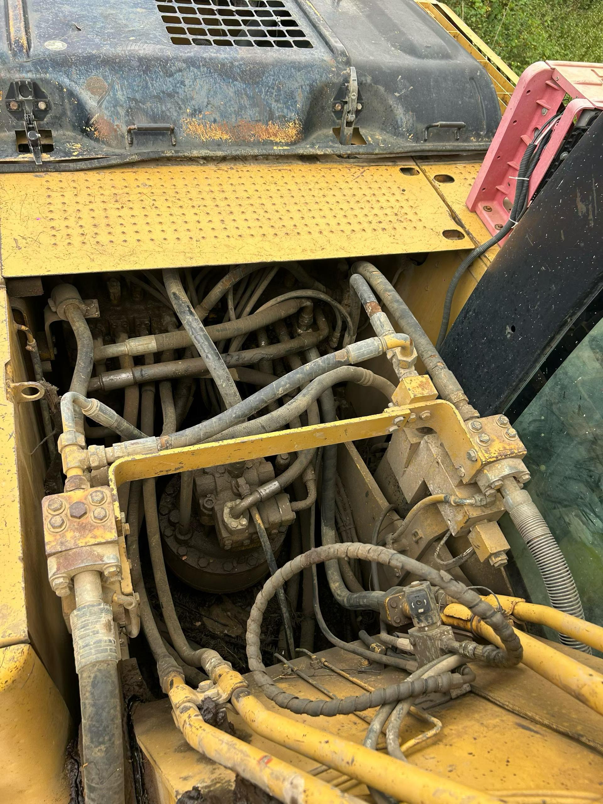 Buy Caterpillar 320D Used Excavator / 7