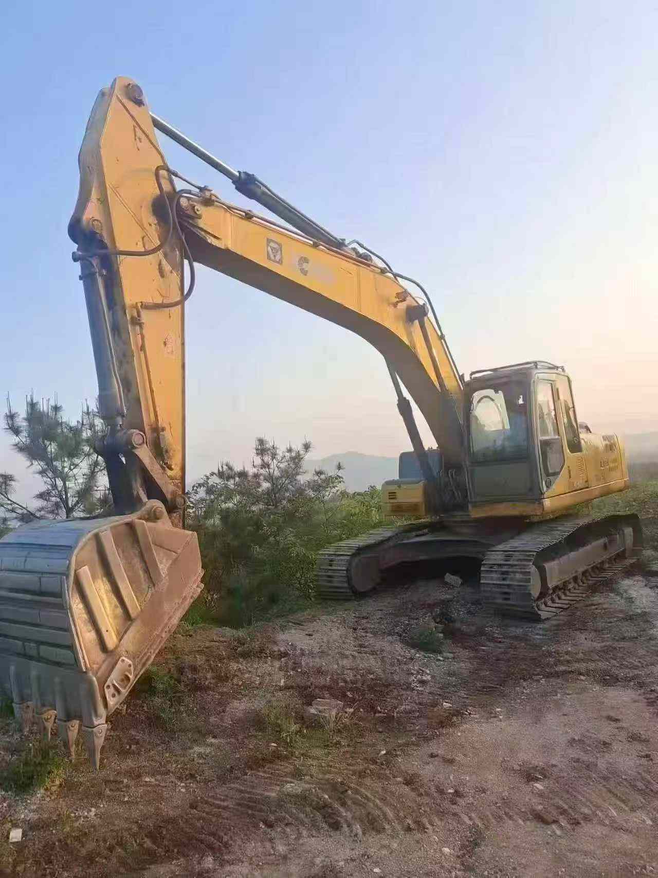 Buy XCMG XE260 Used Excavator / 4 Buy XCMG XE260 Used Excavator / 4