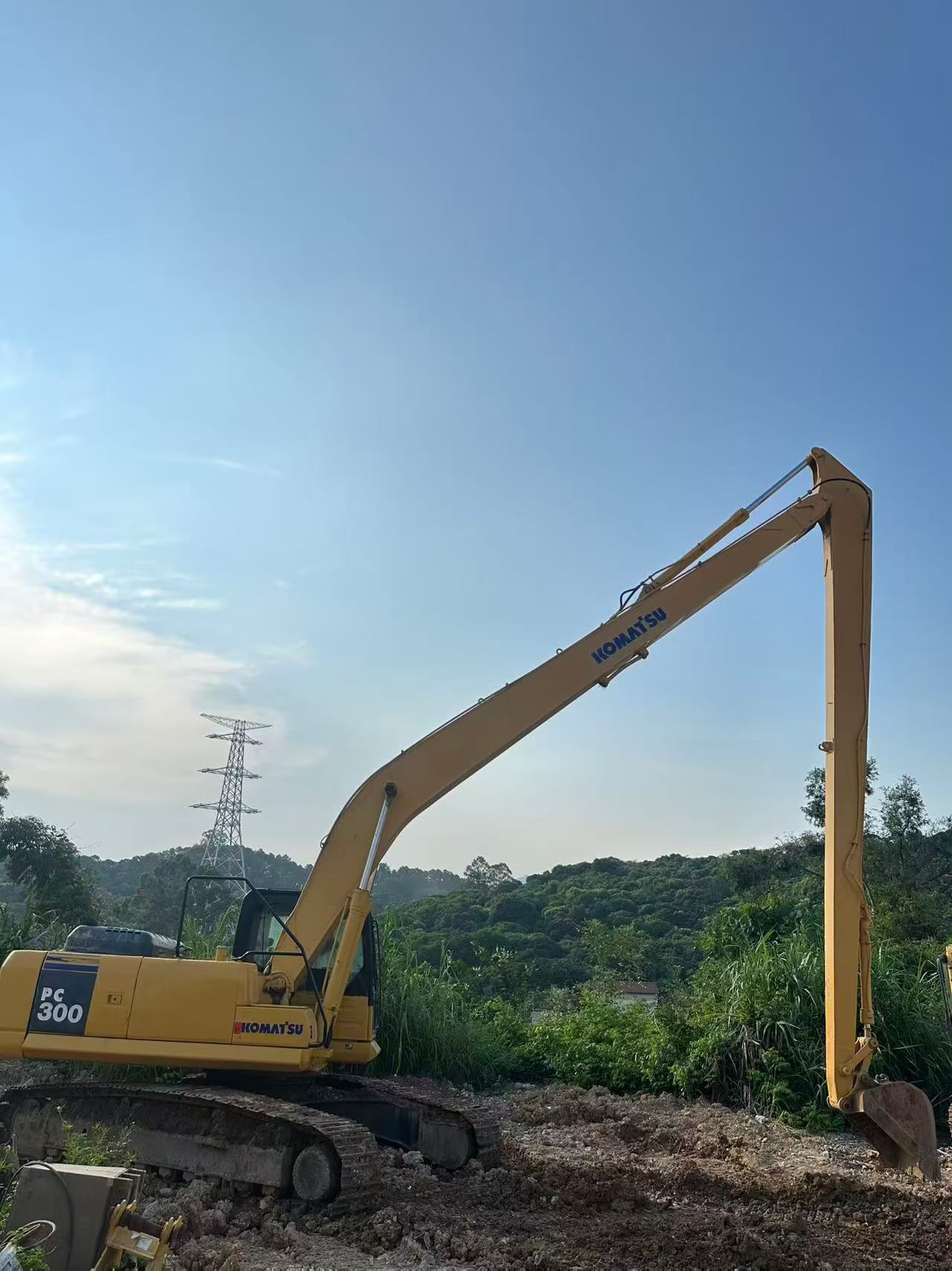 Buy Komatsu PC240-6 Used Excavator / 3