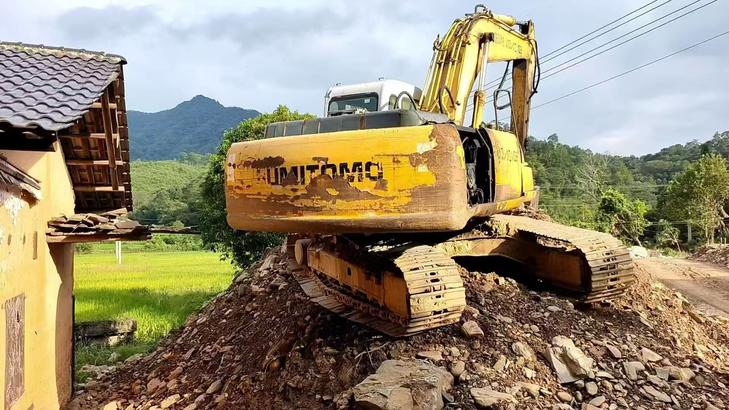 Buy Sumitomo SH200A3 Used Excavator / 1