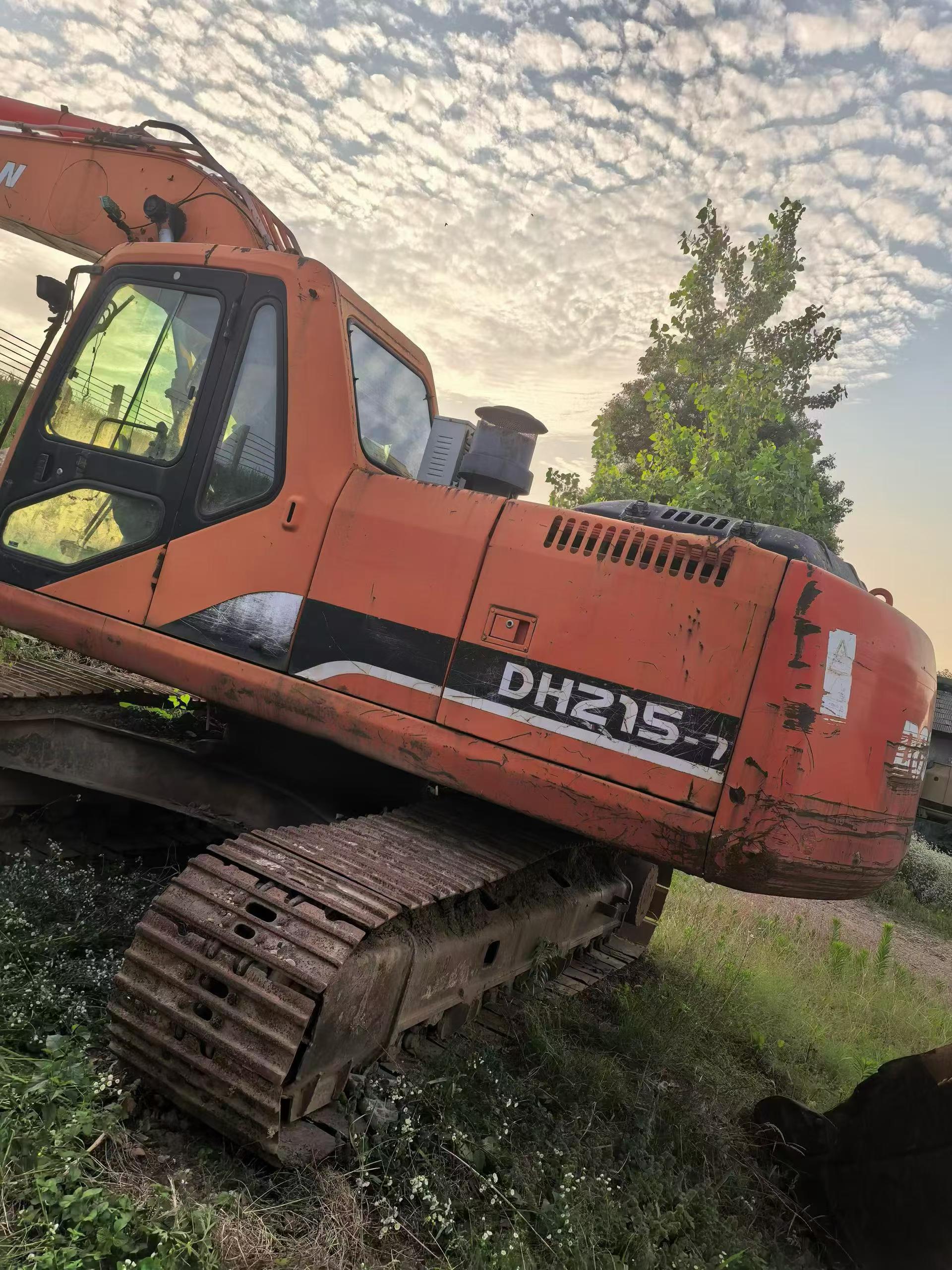 Buy Doosan DH215-7 Used Excavator / 1