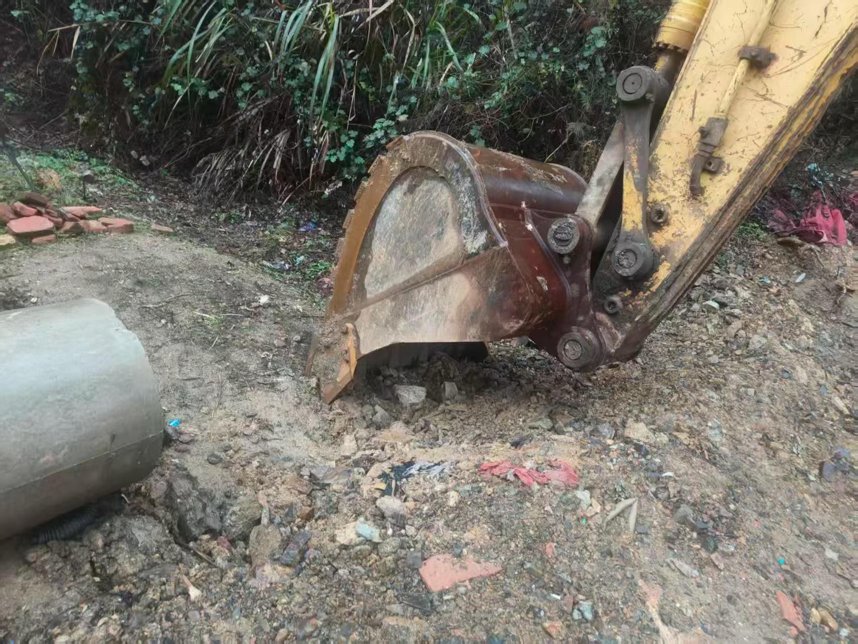 Buy Komatsu PC200-8 Used Excavator / 3