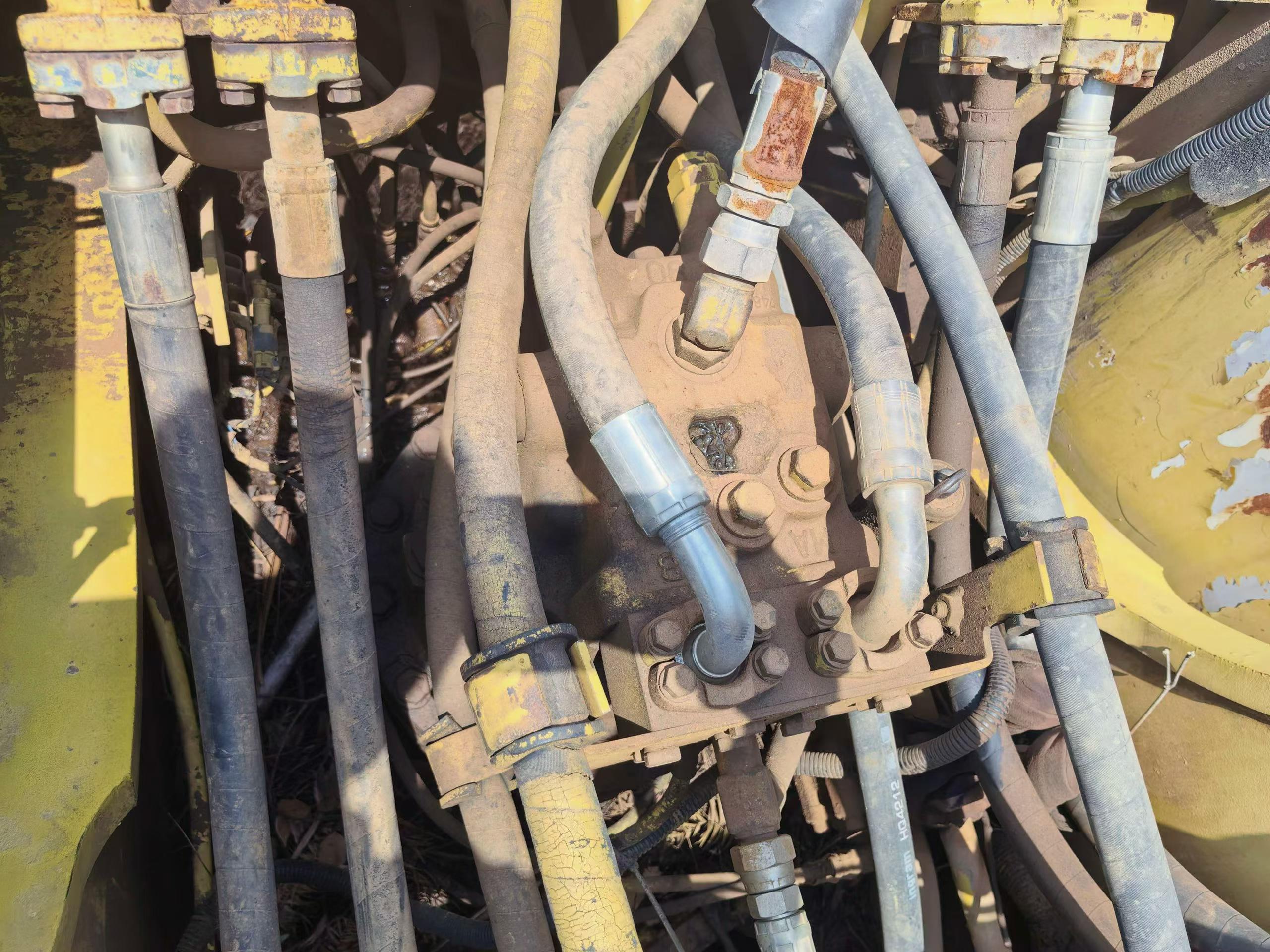 Buy Komatsu PC200-6 Used Excavator / 3