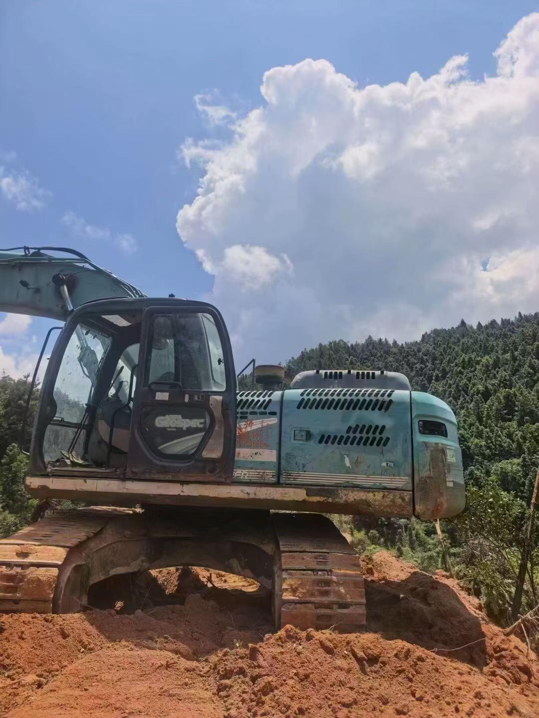 Buy Kobelco SK200-8 Used Excavator / 2