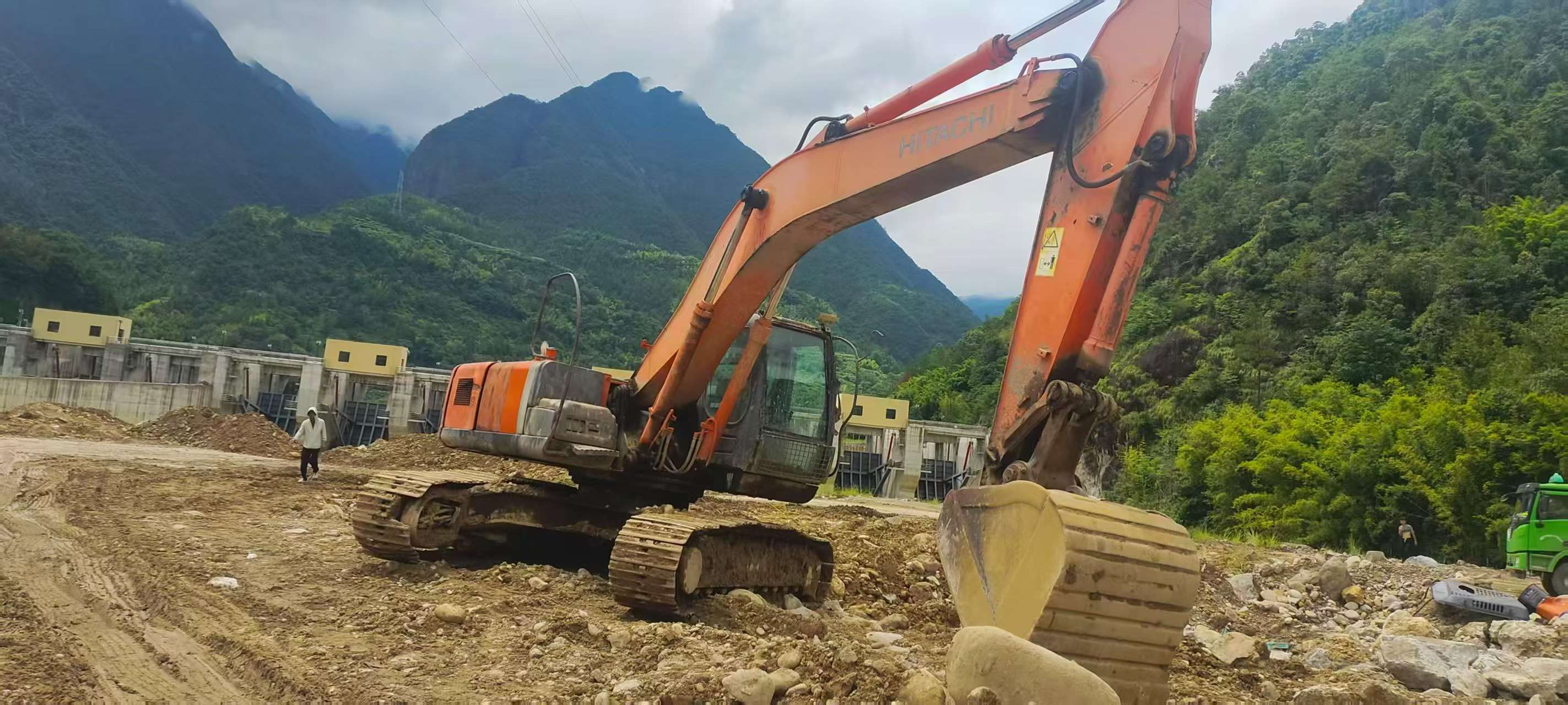 Buy Hitachi ZX260-3G Used Excavator / 2