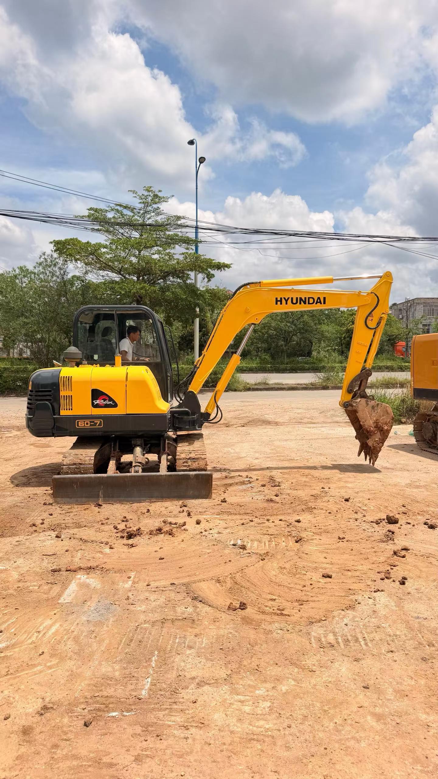 Buy Hyundai HX60 Used Excavator / 3