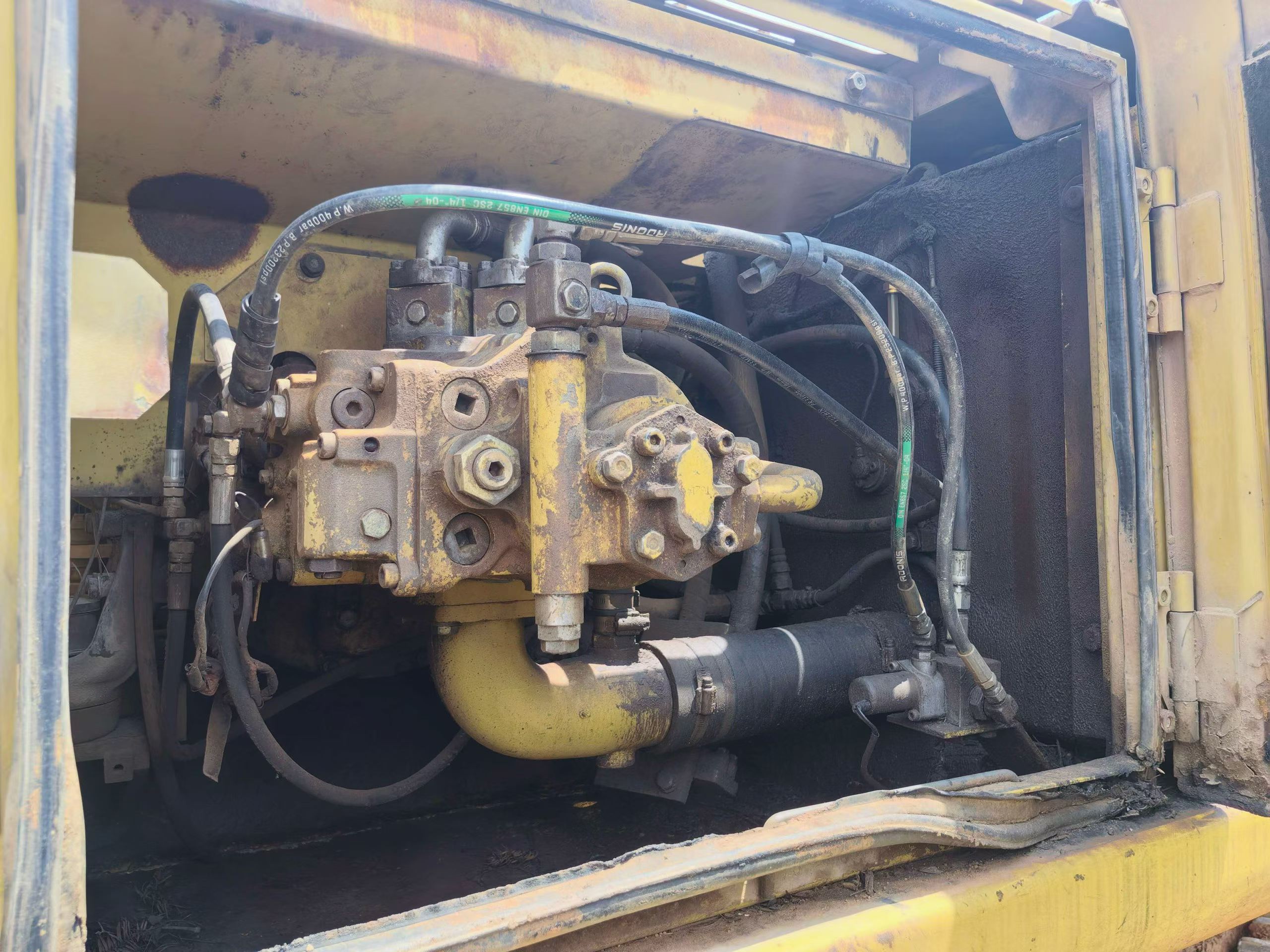 Buy Komatsu PC200-6 Used Excavator / 4