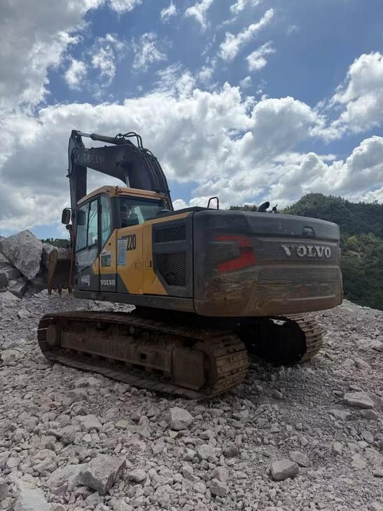 Buy Volvo EC210B Used Excavator / 1