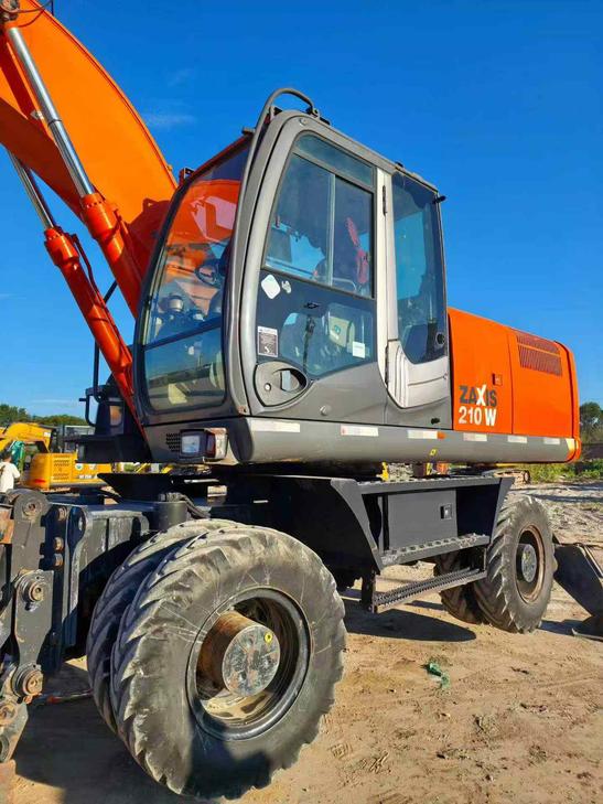 Buy Hitachi EX210 Used Excavator / 1