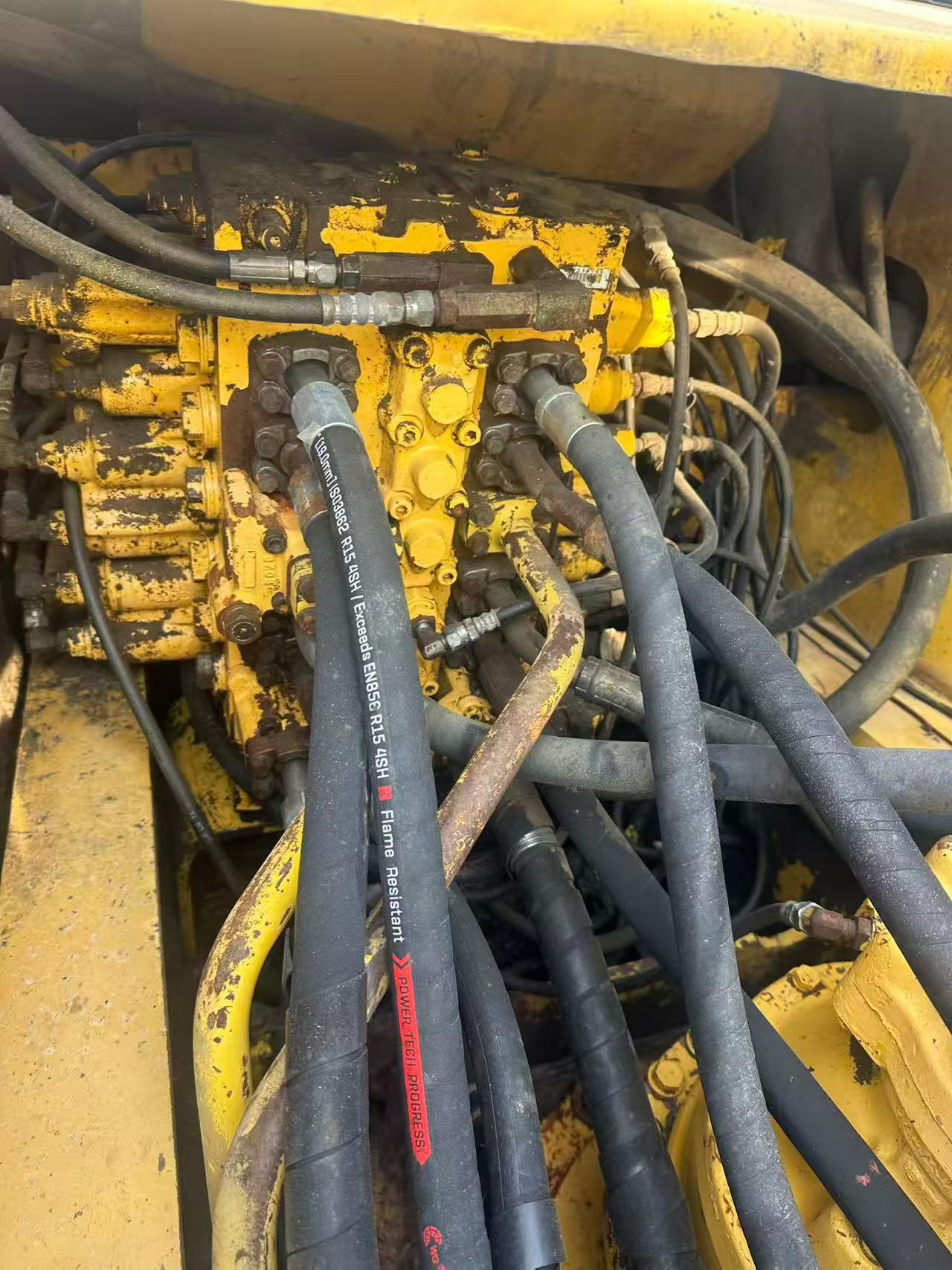 Buy Komatsu PC240-6 Used Excavator / 6