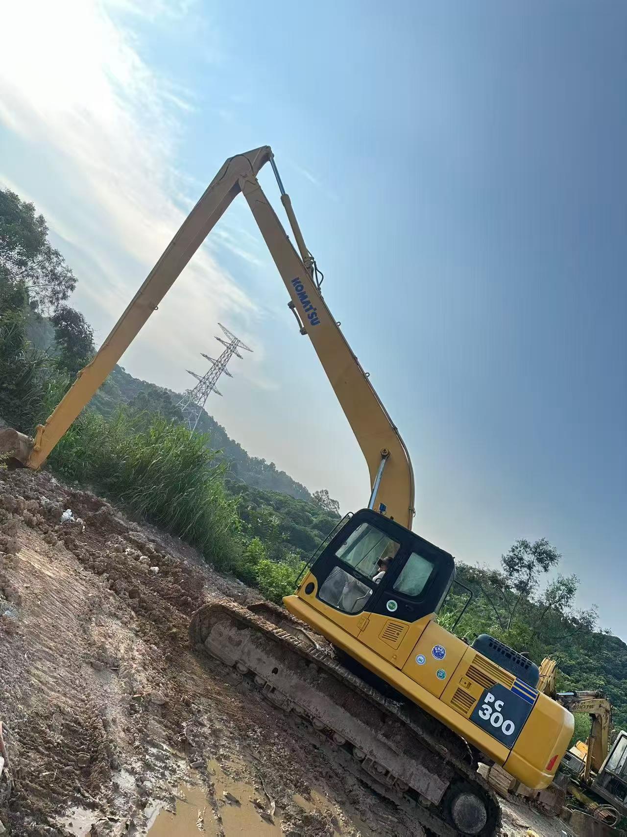 Buy Komatsu PC240-6 Used Excavator / 4