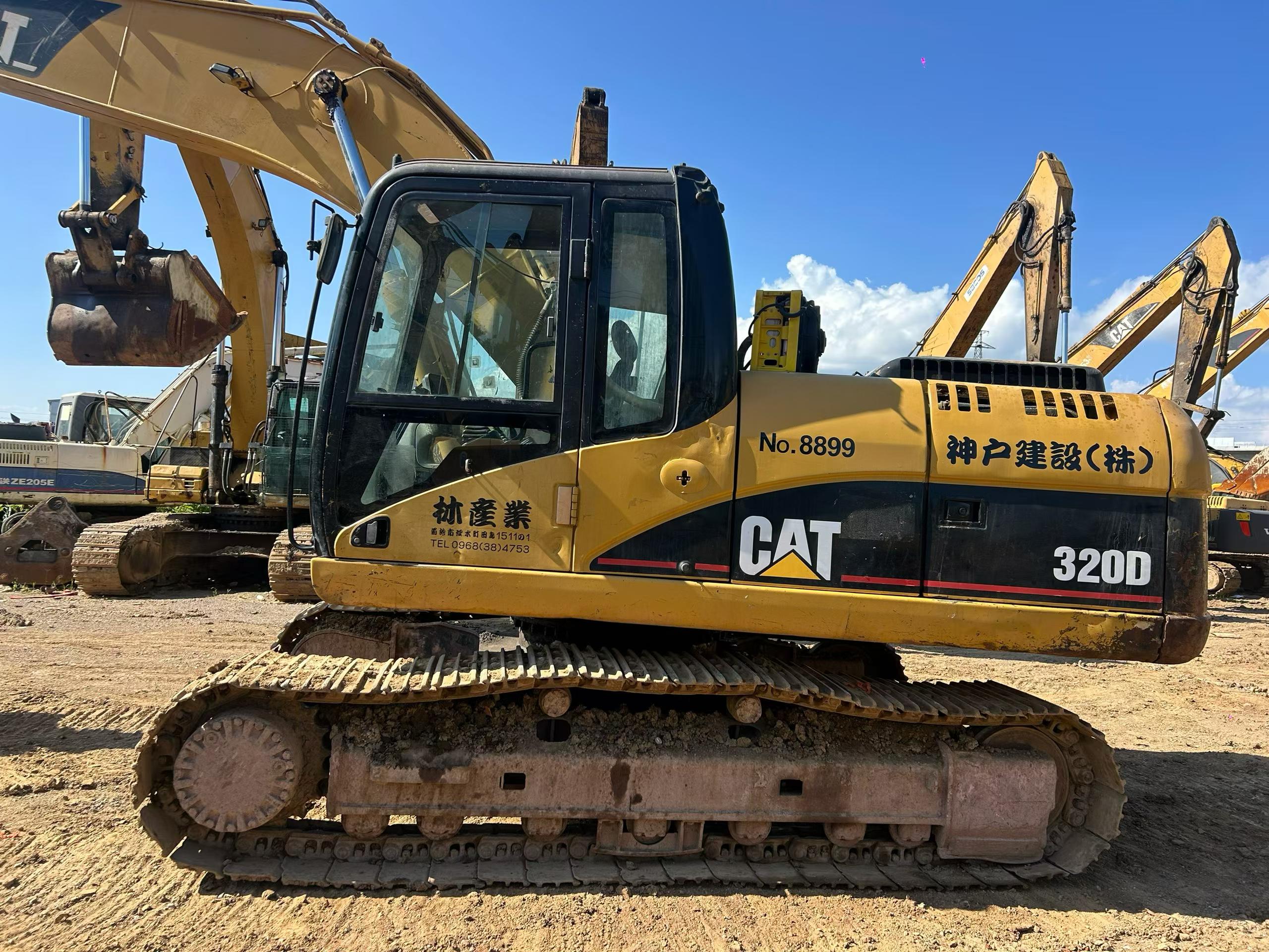 Buy Caterpillar 320D Used Excavator / 9