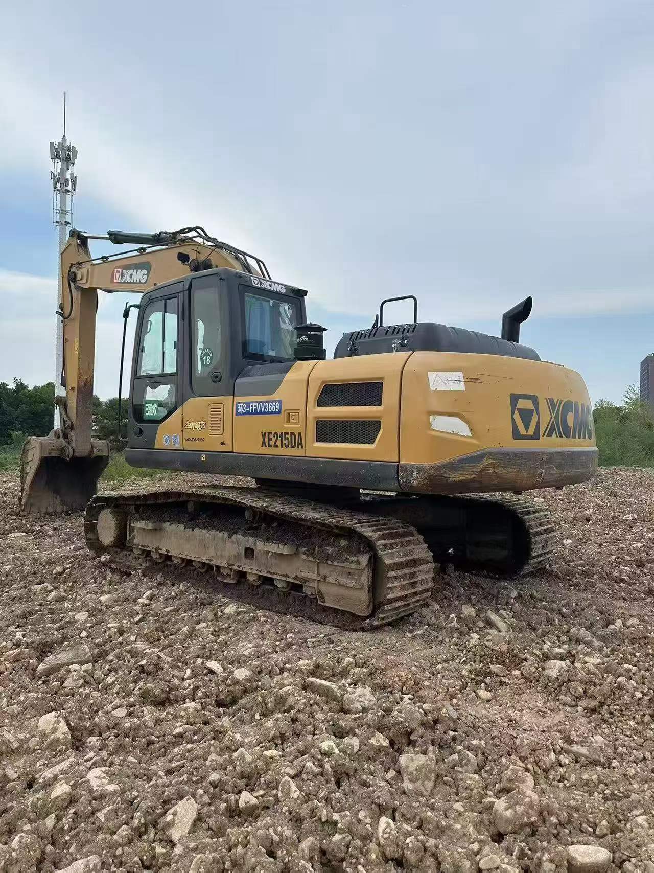Buy XCMG XE215 Used Excavator / 2