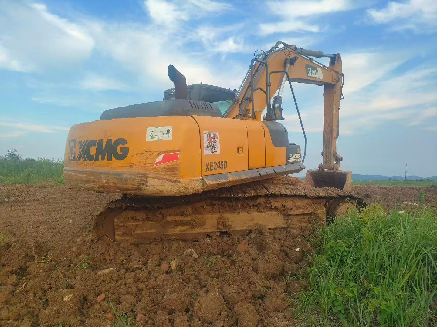 Buy XCMG XE245D Used Excavator / 9