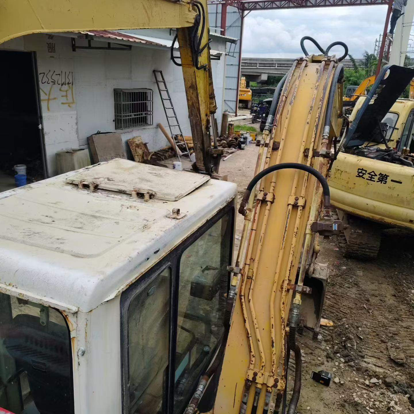 Buy Komatsu PC60-6 Used Excavator / 3