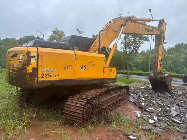Buy Hyundai R215-7C Used Excavator / 1