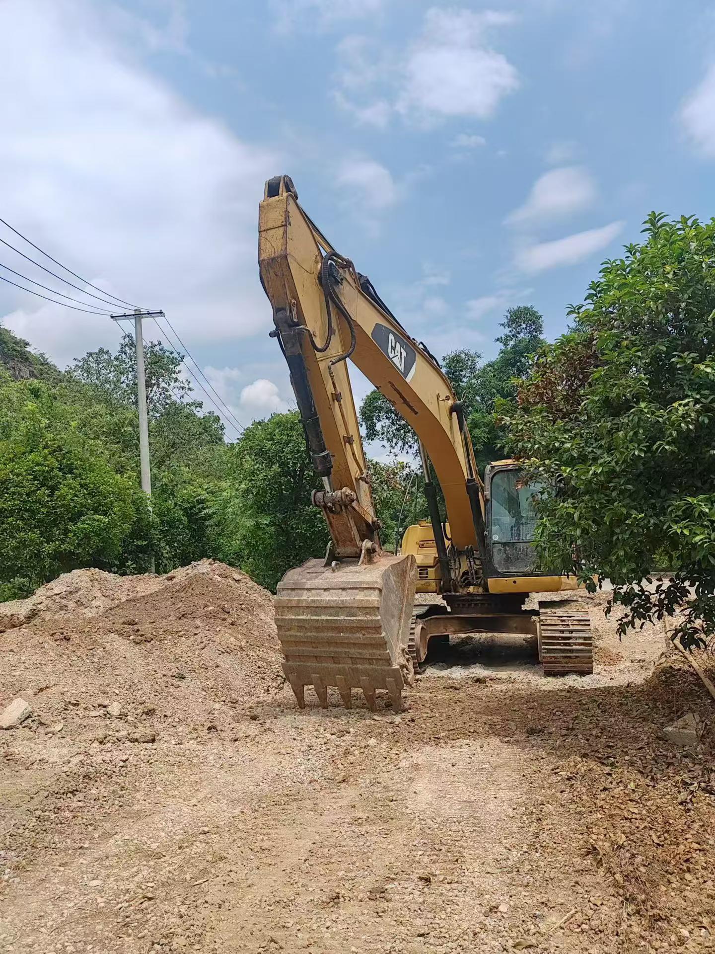 Buy Caterpillar 320D Used Excavator / 7