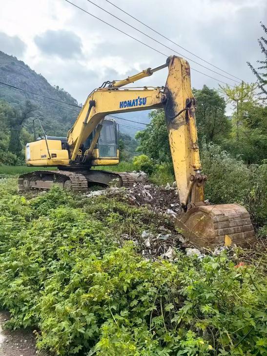 Buy Komatsu PC200-8 Used Excavator / 1