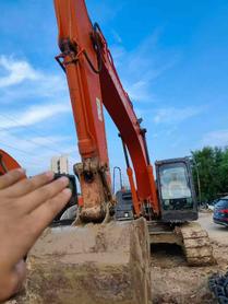 Buy Hitachi ZH200-5A Used Excavator / 3 Buy Hitachi ZH200-5A Used Excavator / 3