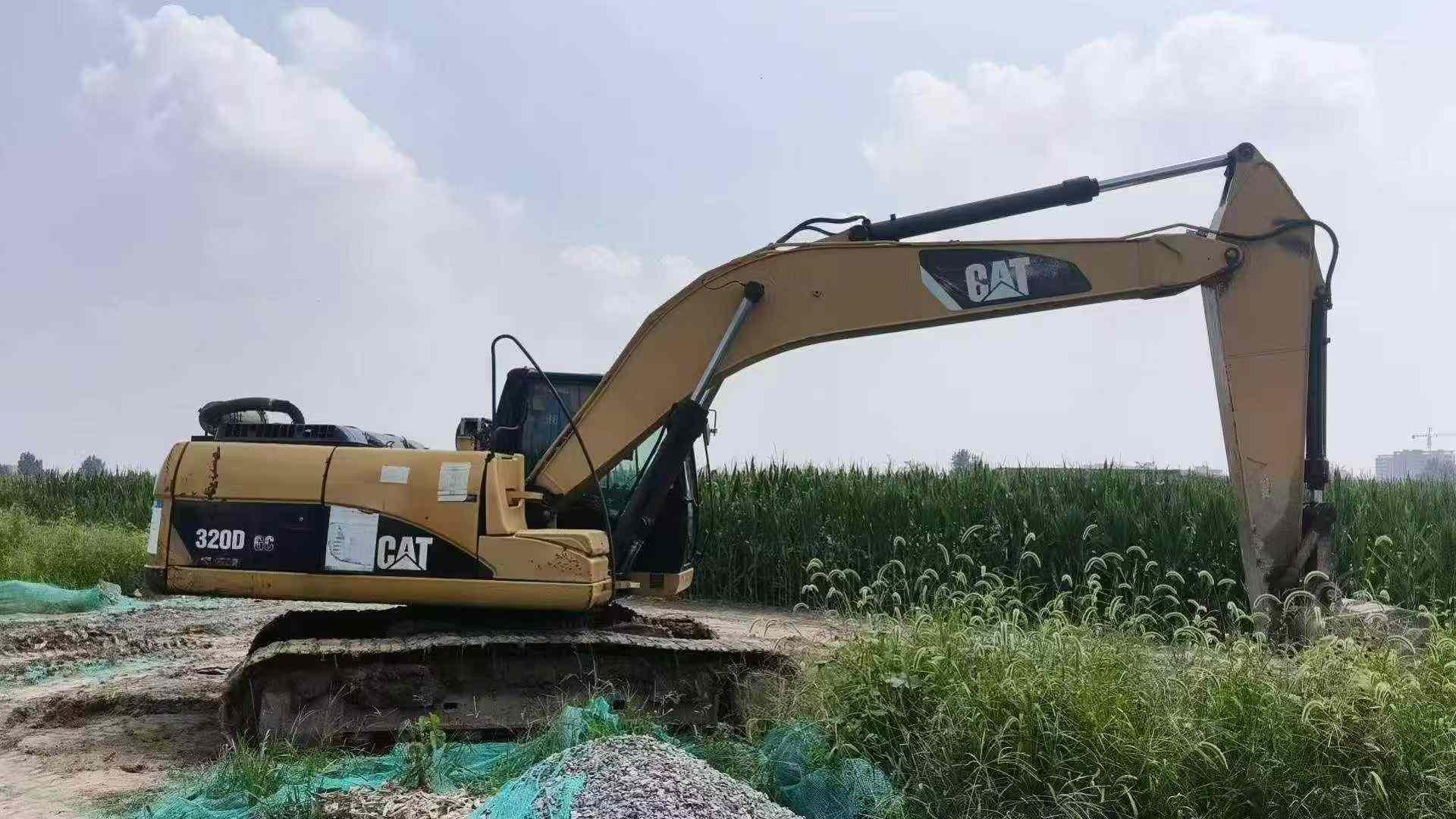 Buy Caterpillar 320DGC Used Excavator / 2