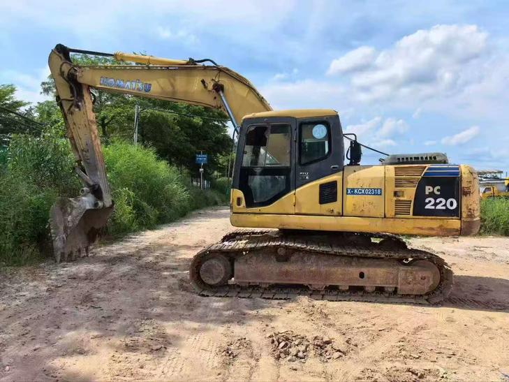 Buy Komatsu PC200-7 Used Excavator / 1