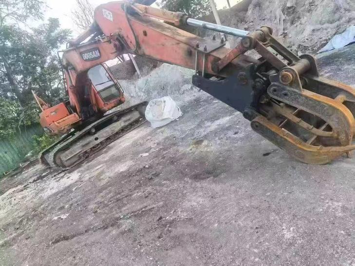 Buy Doosan DH225-7 Used Excavator / 1