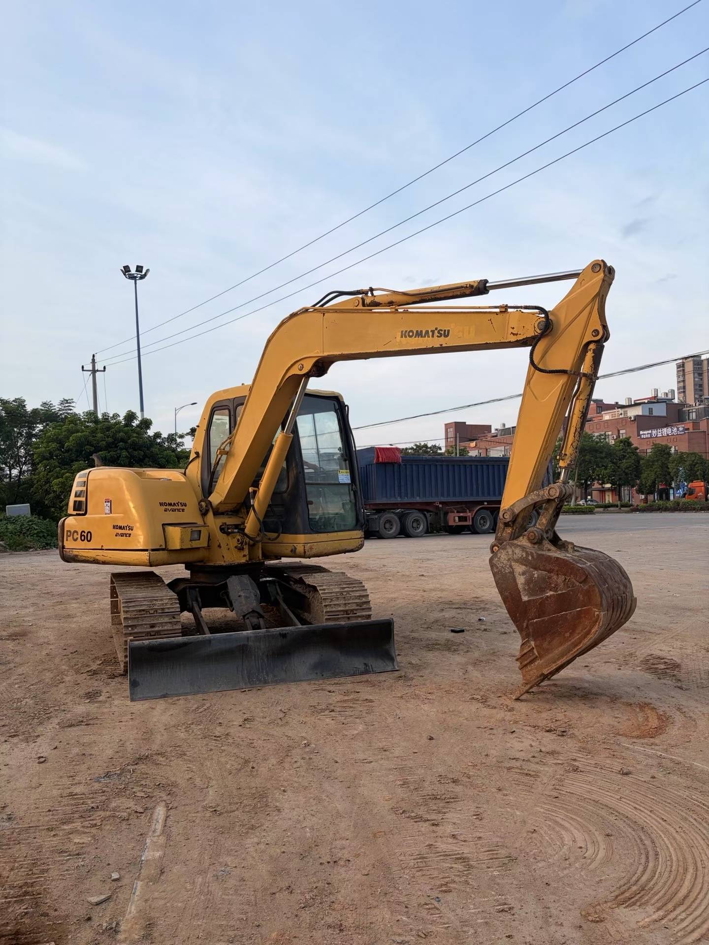 Buy Komatsu PC60-7 Used Excavator / 2