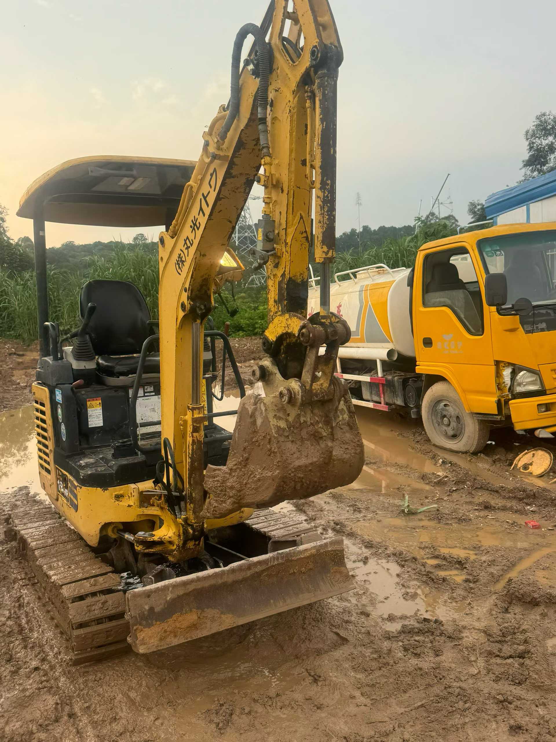 Buy Komatsu PC18MR-2 Used Excavator / 8