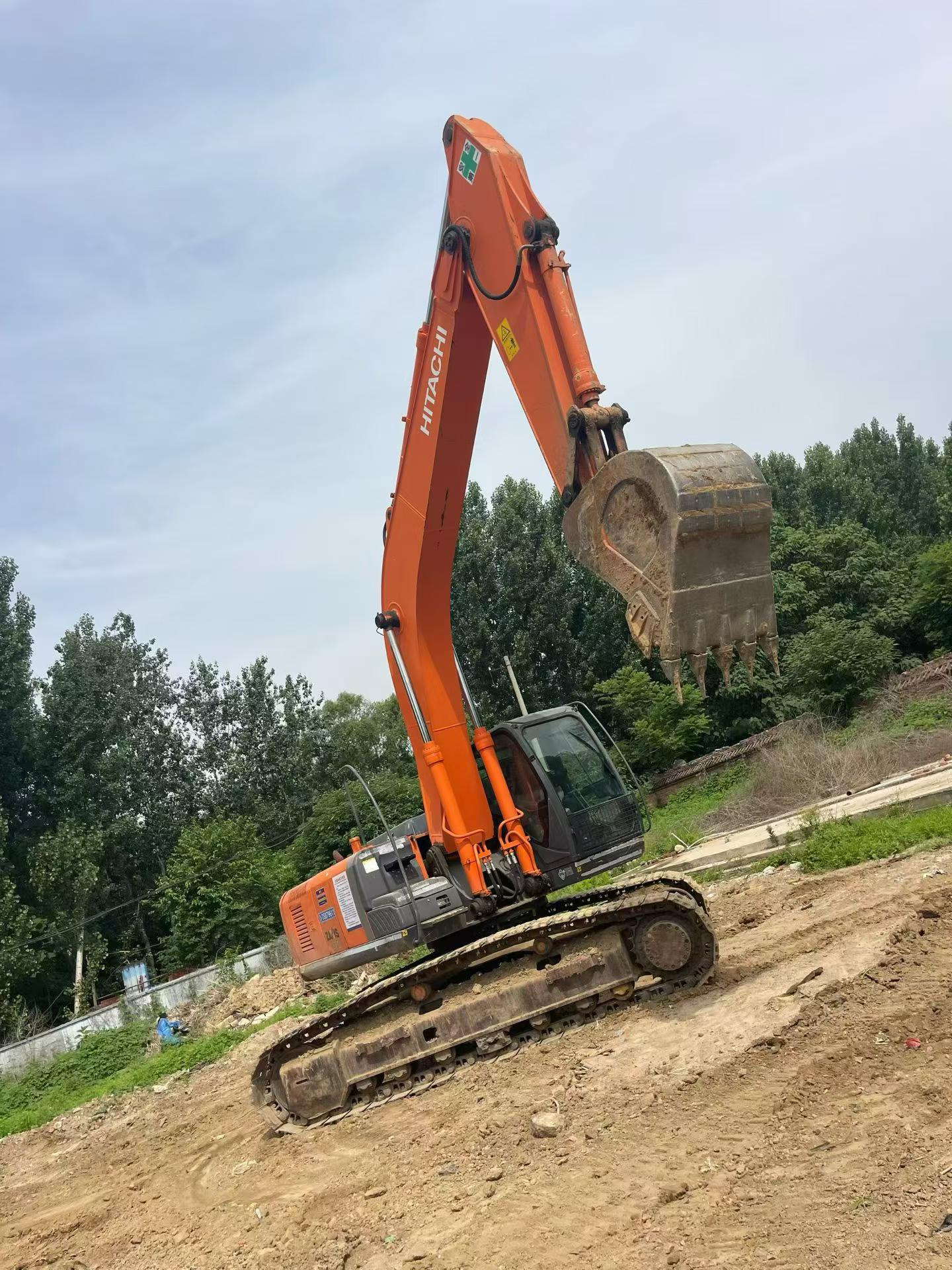 Buy Hitachi ZX270-3 Used Excavator / 4