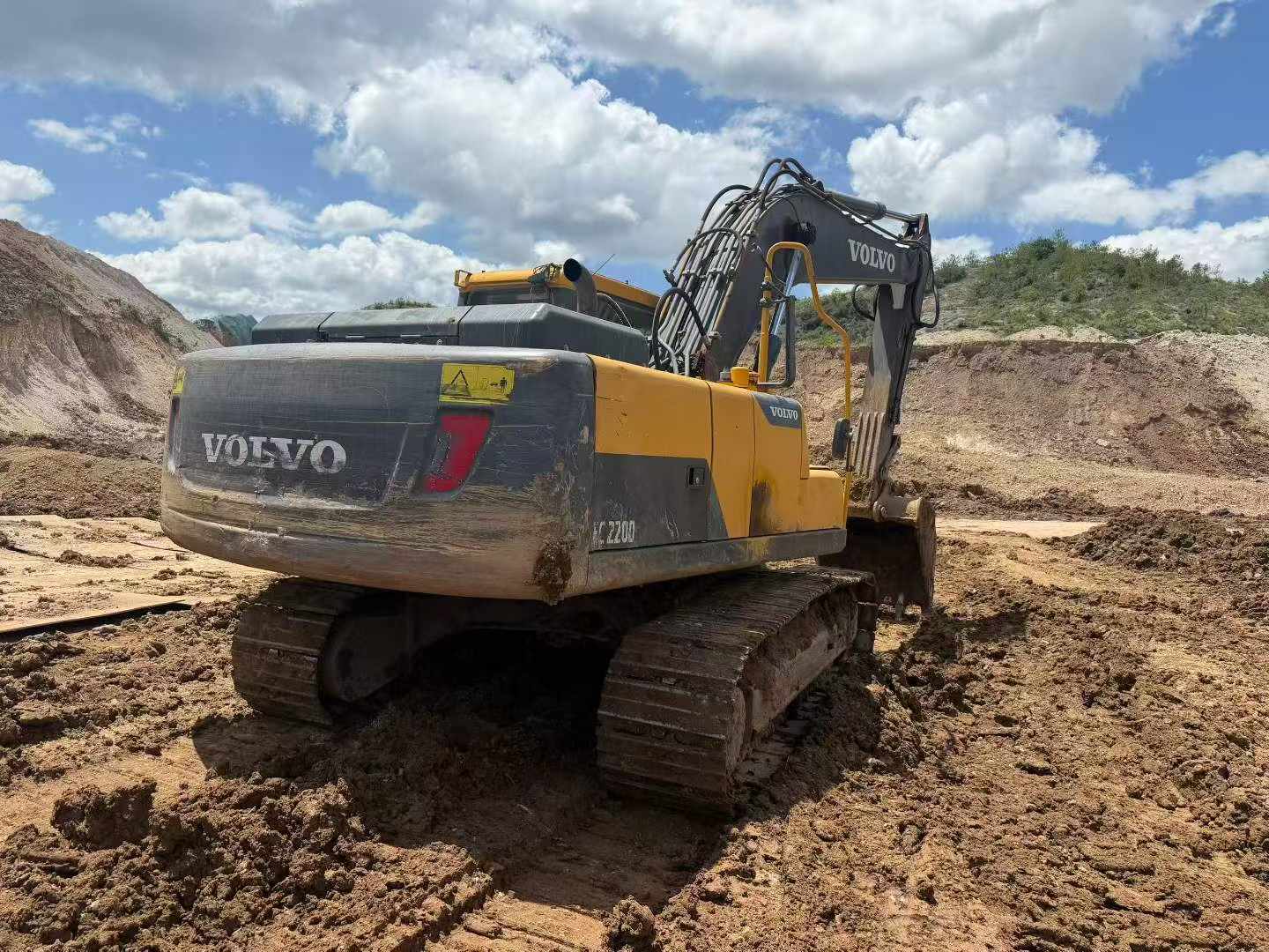 Buy Volvo EC200 Used Excavator / 3