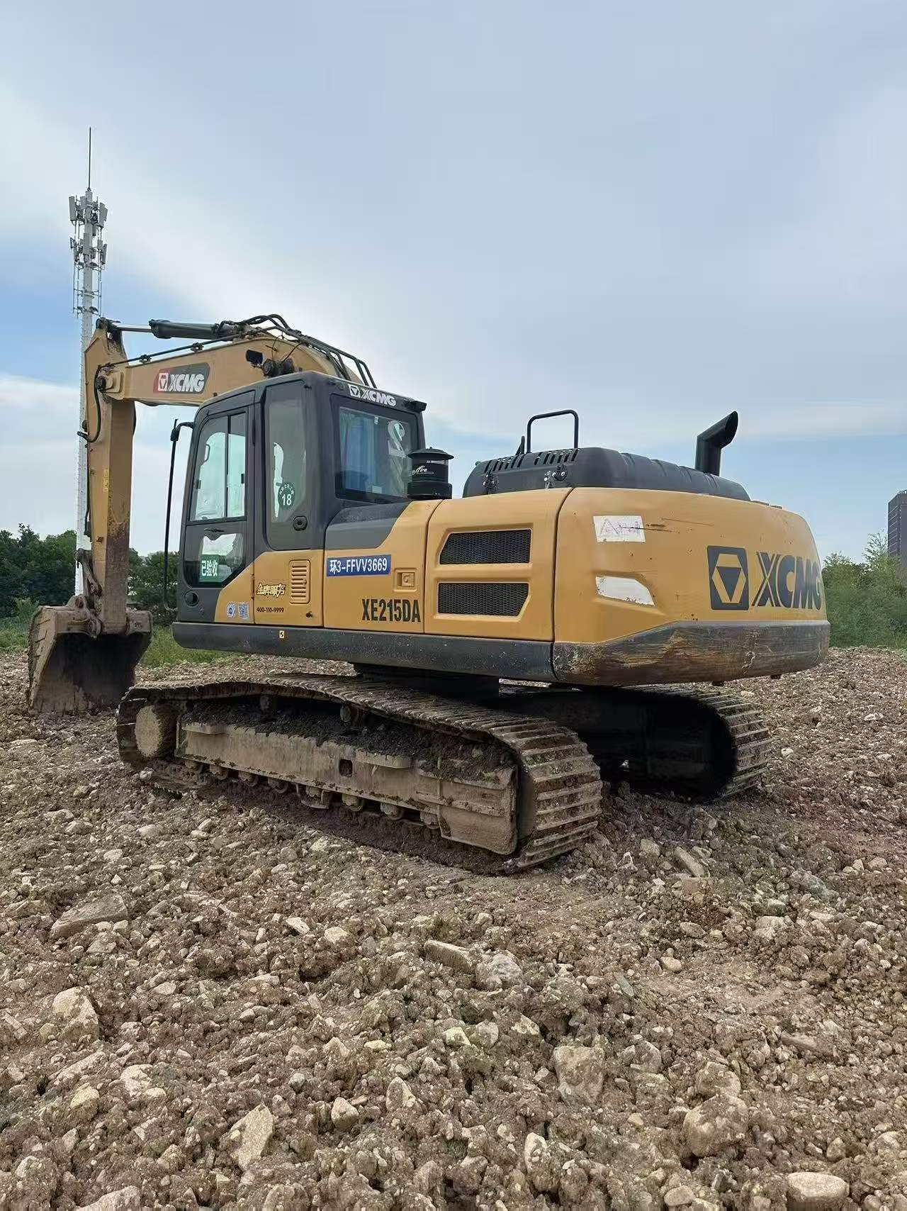Buy XCMG XE215 Used Excavator / 2