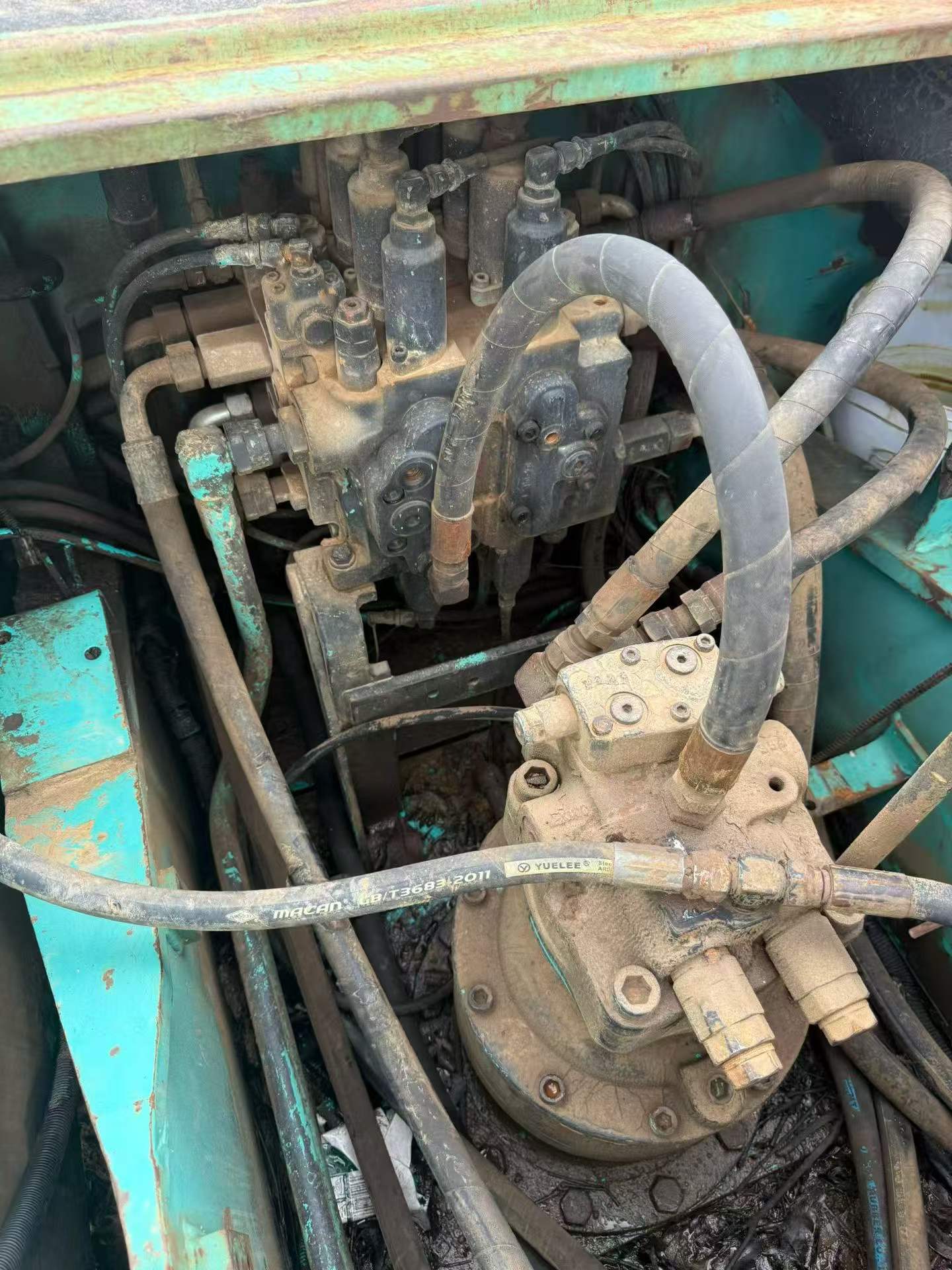 Buy Kobelco SK200 Used Excavator / 3