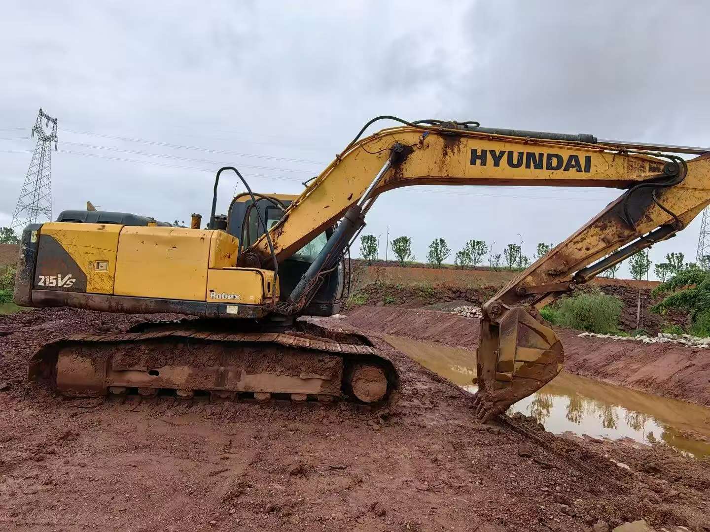 Buy Hyundai R215VS Used Excavator / 2