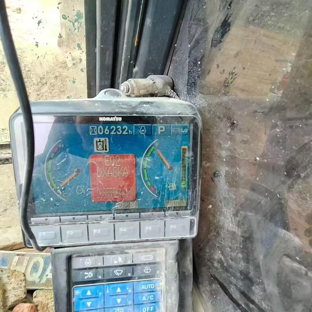 Buy Komatsu PC200 Used Excavator / 4