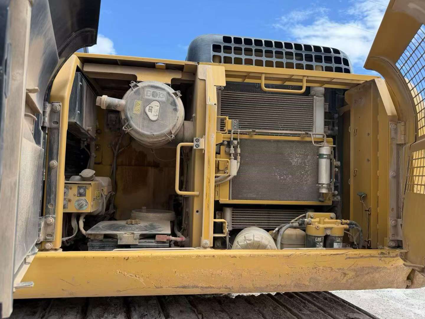 Buy Caterpillar 323D2L Used Excavator / 4