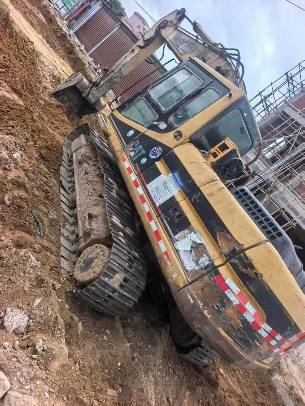 Buy Caterpillar 320B Used Excavator / 2
