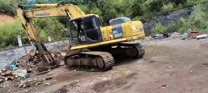 Buy Komatsu PC270-7 Used Excavator / 1