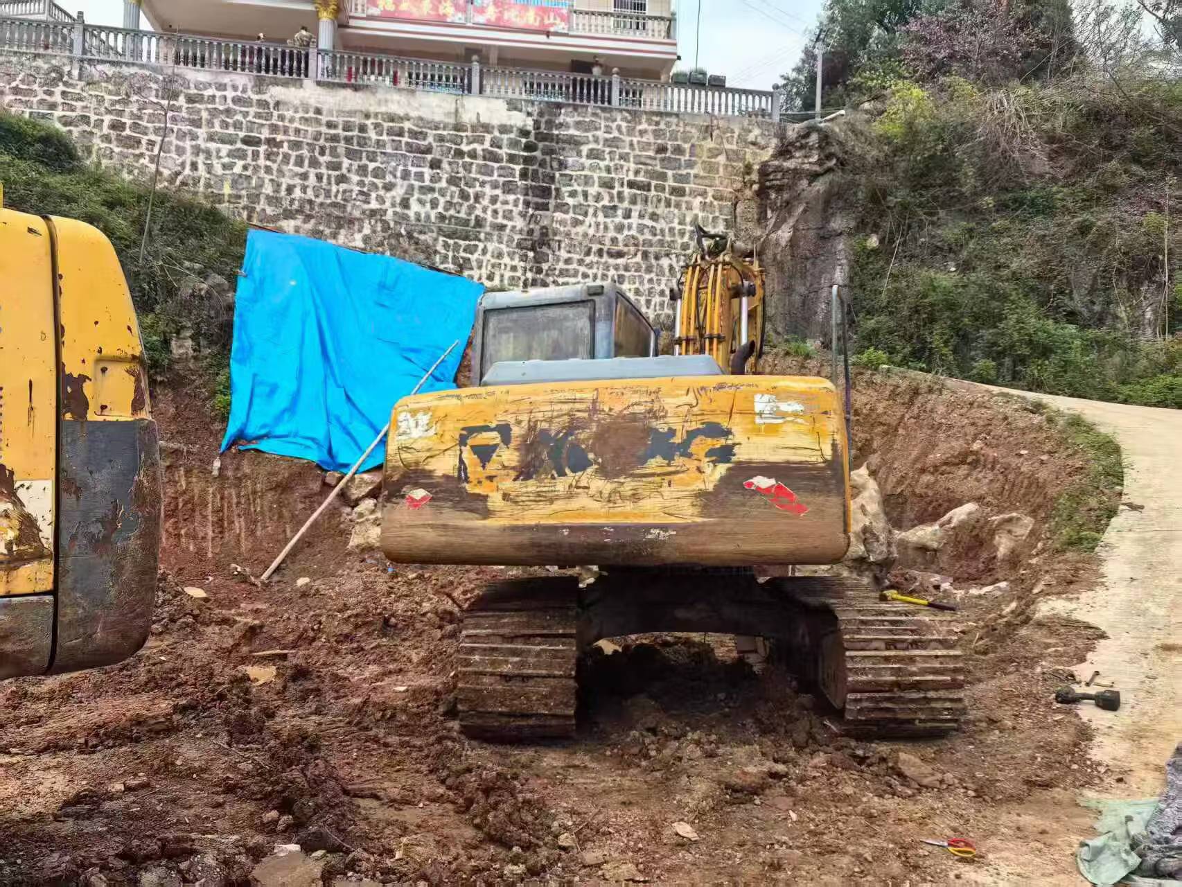 Buy XCMG XE150 Used Excavator / 3