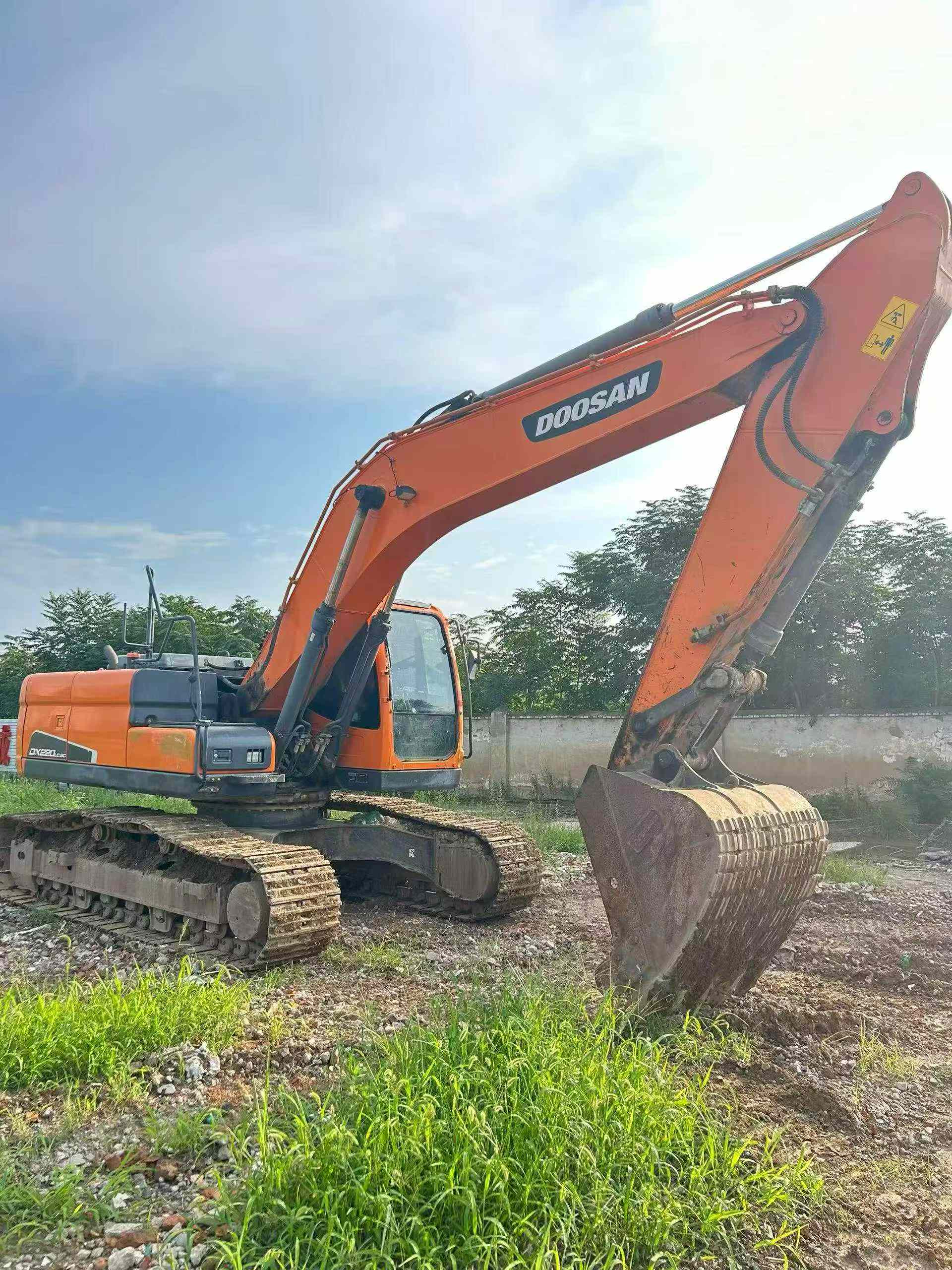 Buy Doosan DH220-3 Used Excavator / 2