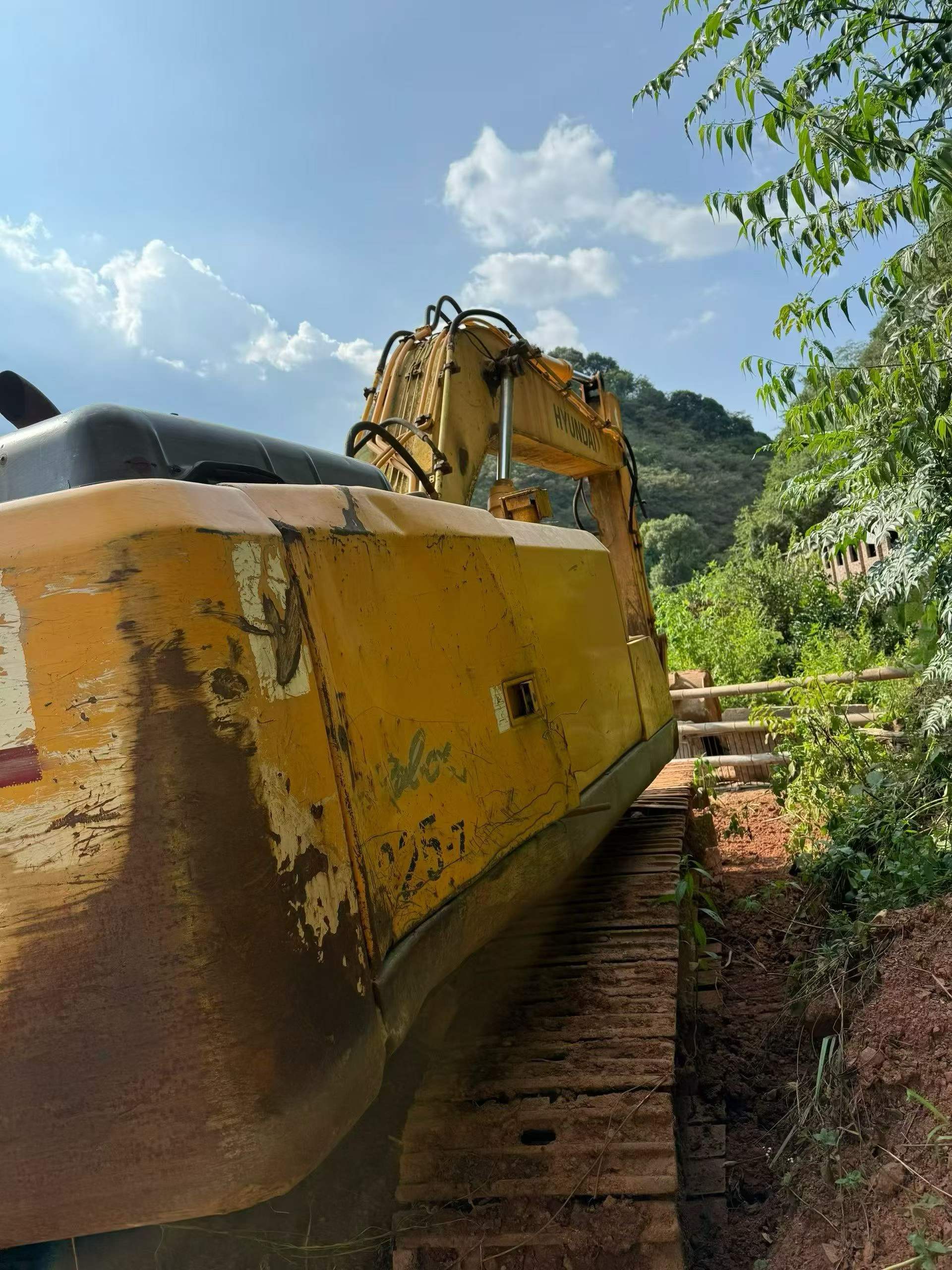 Buy Hyundai R215-7 Used Excavator / 2