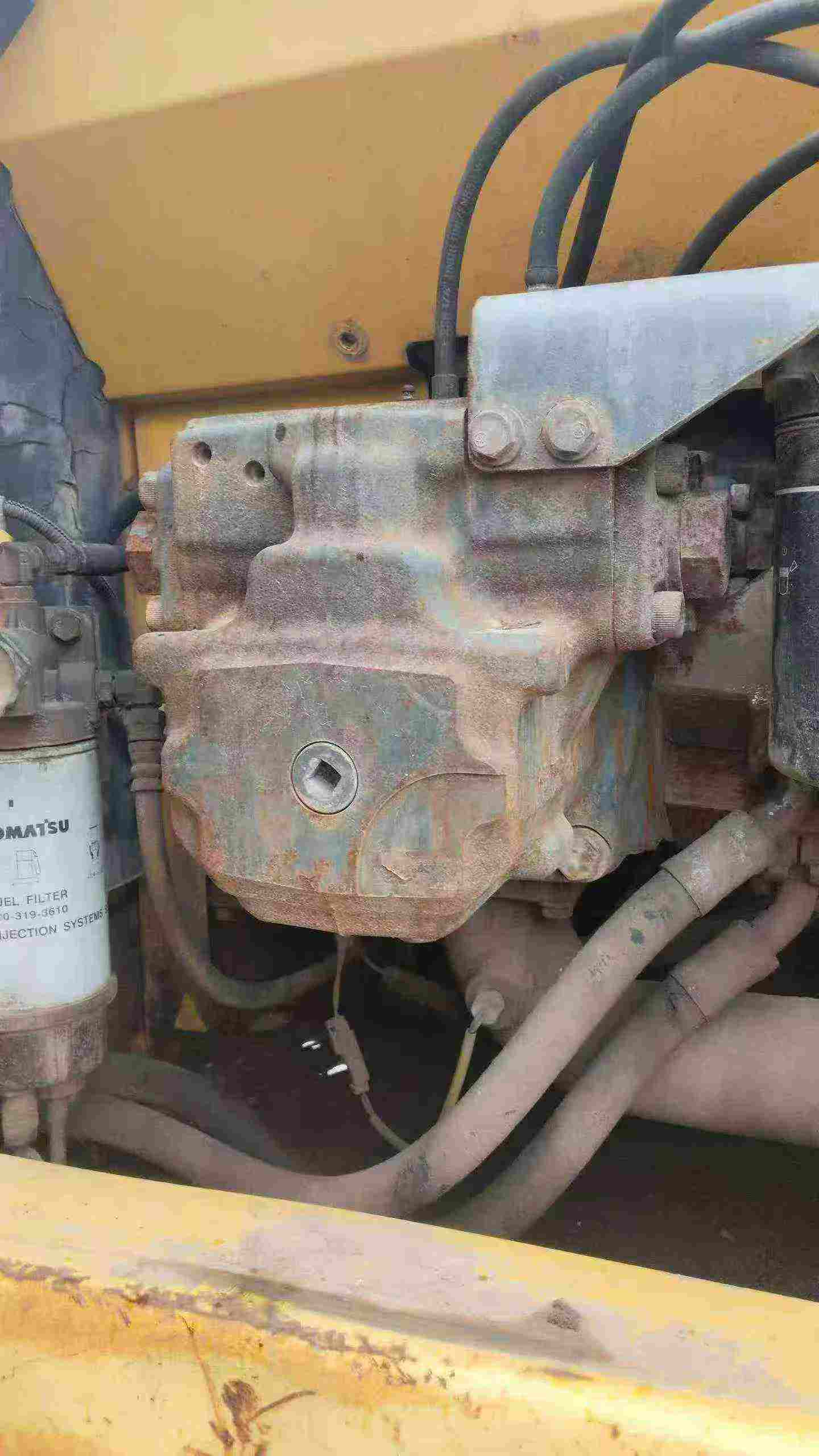 Buy Komatsu PC220 Used Excavator / 6
