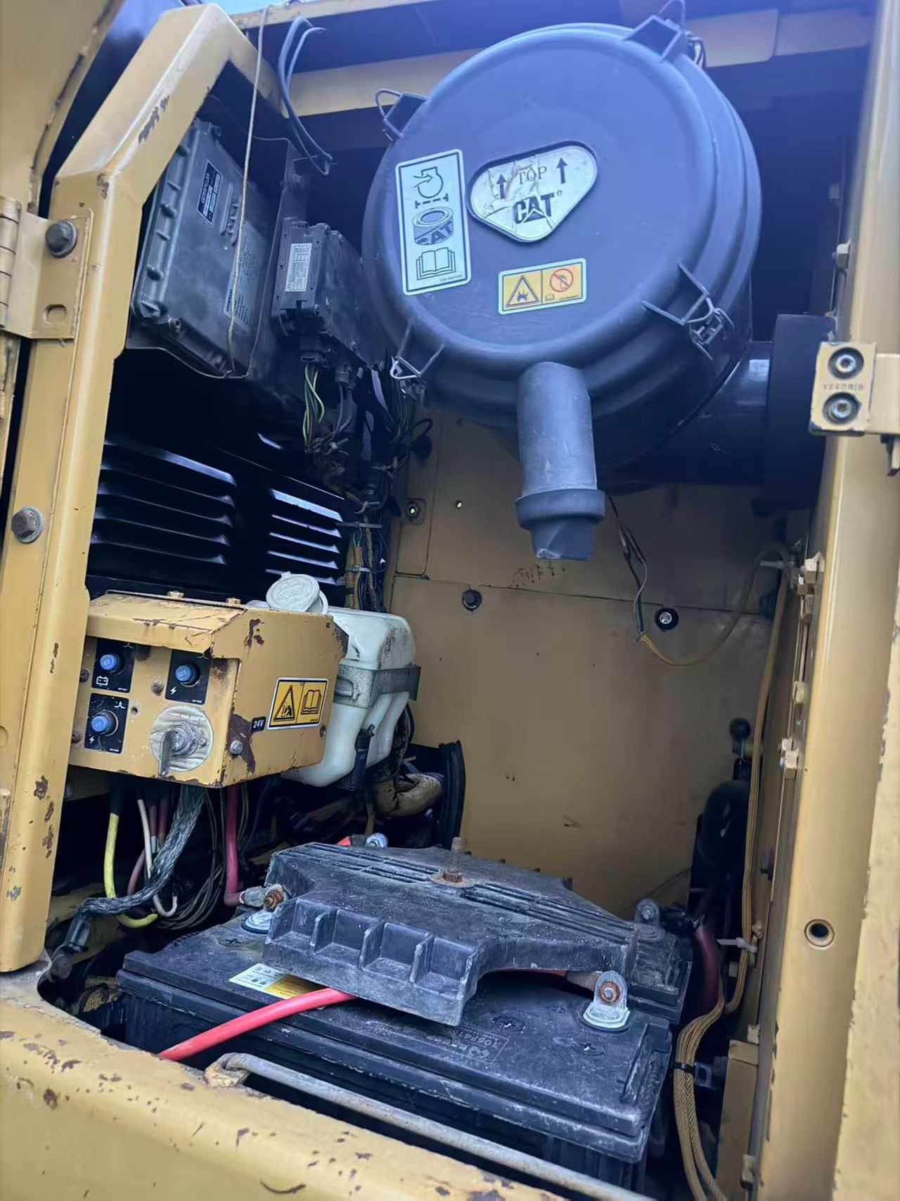 Buy Caterpillar 320D Used Excavator / 8