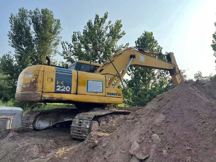 Buy Komatsu PC200-7 Used Excavator / 1