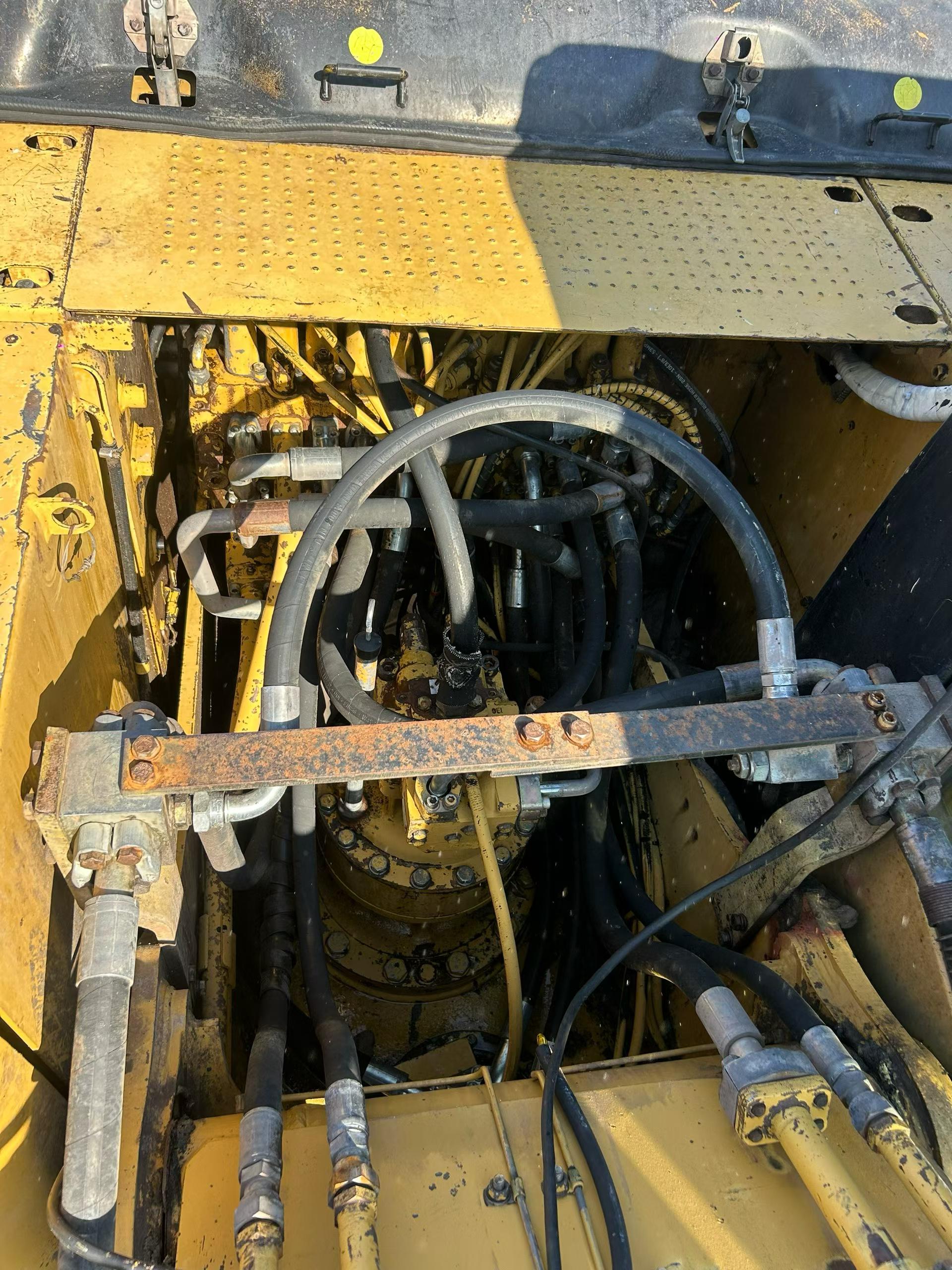 Buy Caterpillar 320D Used Excavator / 2