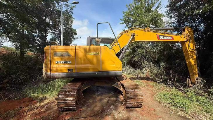 Buy XCMG XE135GA Used Excavator / 1