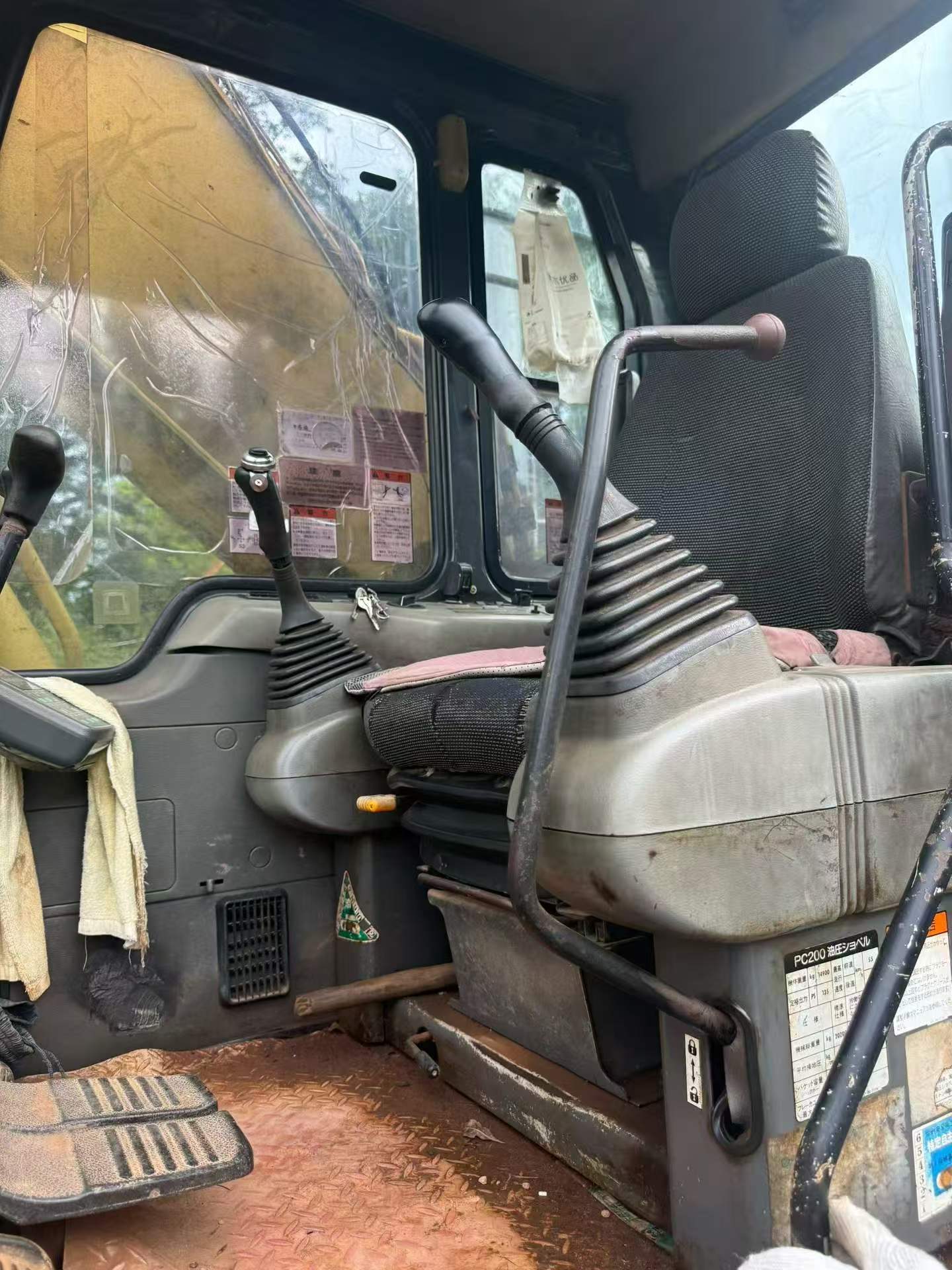 Buy Komatsu PC200-6 Used Excavator / 4